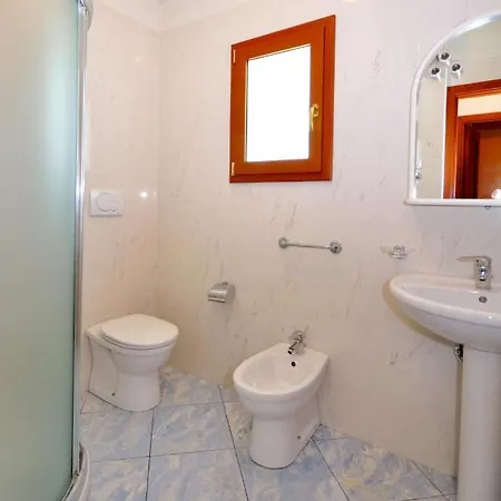 Villaggio Delfino-2 By Interhome بيت للعطل *