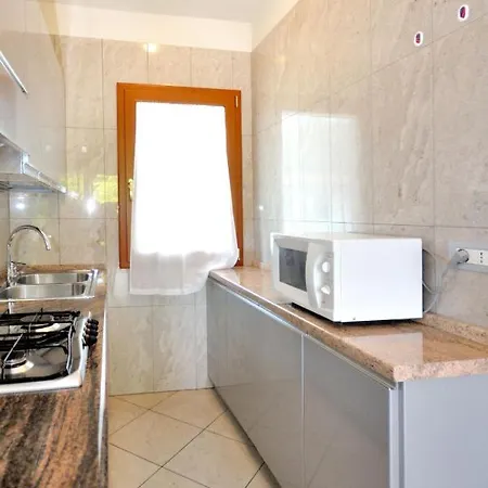 Villaggio Delfino-2 By Interhome بيبيوني