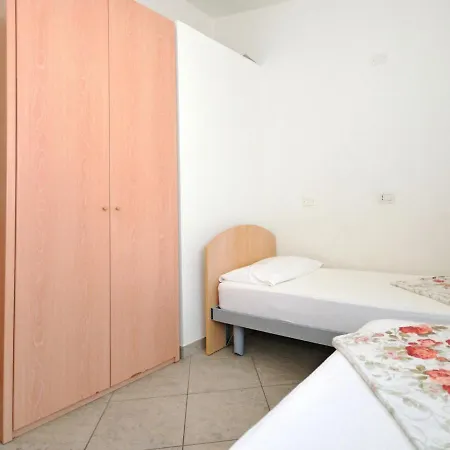 Villaggio Delfino-2 By Interhome بيبيوني