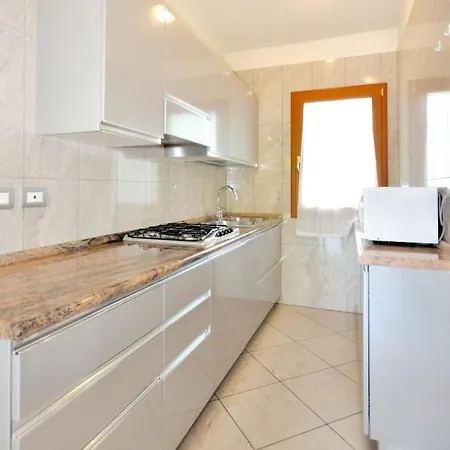 Villaggio Delfino-2 By Interhome بيت للعطل *